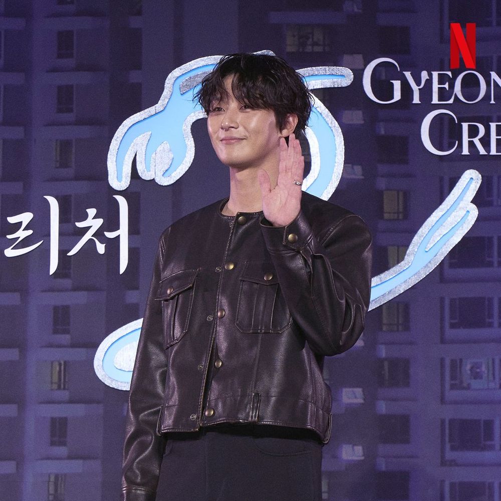 Netflix《京城怪物2》開播劇情亮點！韓韶禧「性感小黑裙」現身發表會，白到整個人發光！-8