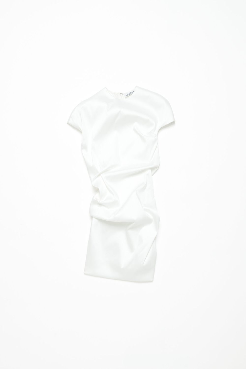 ILLIT入職半年擺脫幼態感？！Acne Studios巴黎大秀、仙女體態大升級！-1