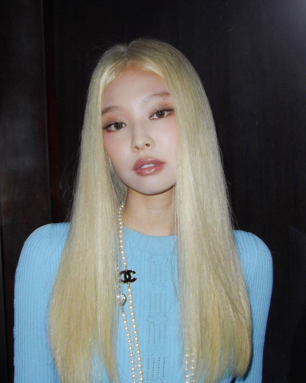 BLACKPINK四公主時裝周碾壓全場！Jennie金髮美爆、Rosé人間鉛筆腿⋯你最愛哪套？-1