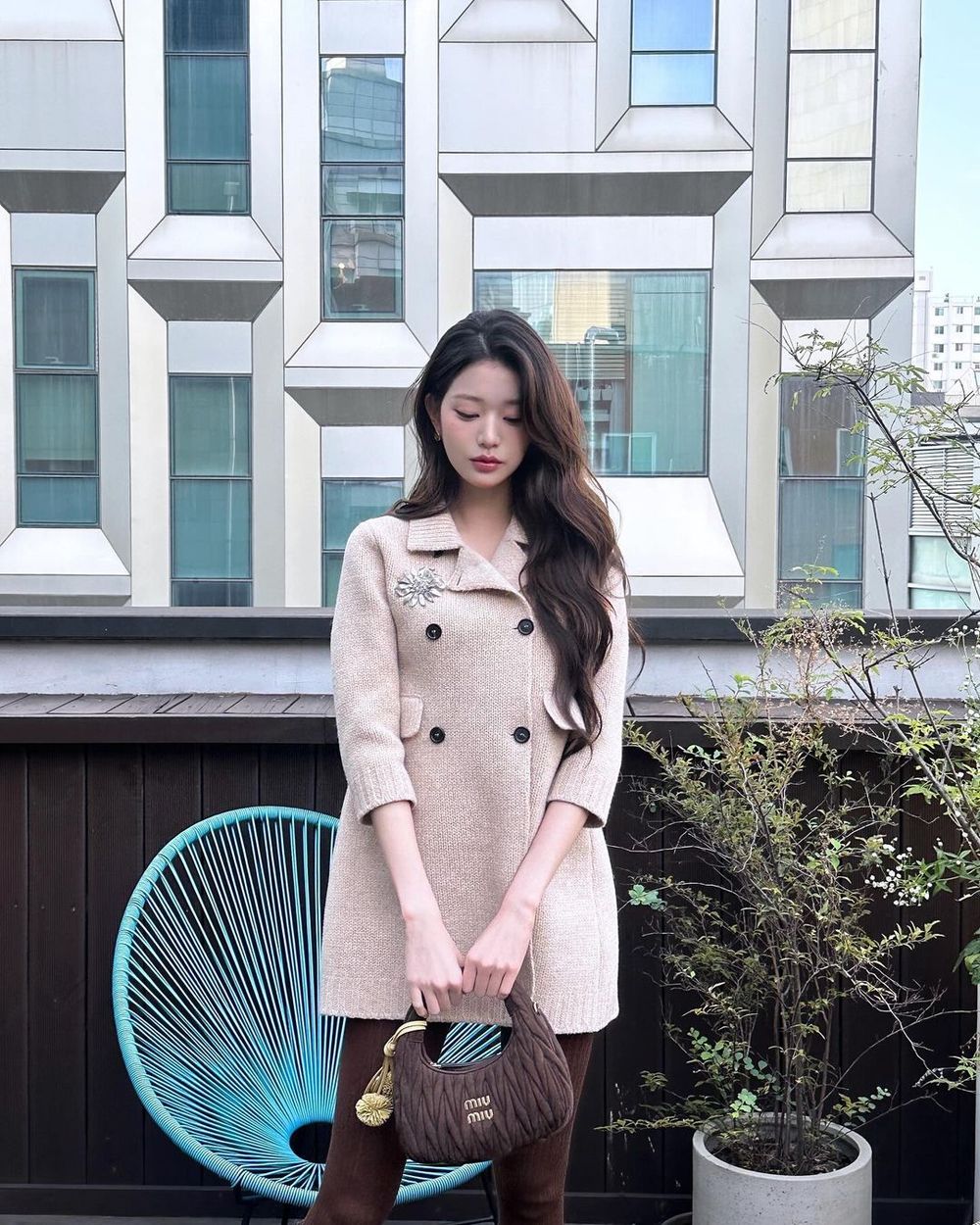 張員瑛出發時裝周！不愧是MiuMiu千金「人間AI美腿」這身材比例連芭比都輸她？！-4