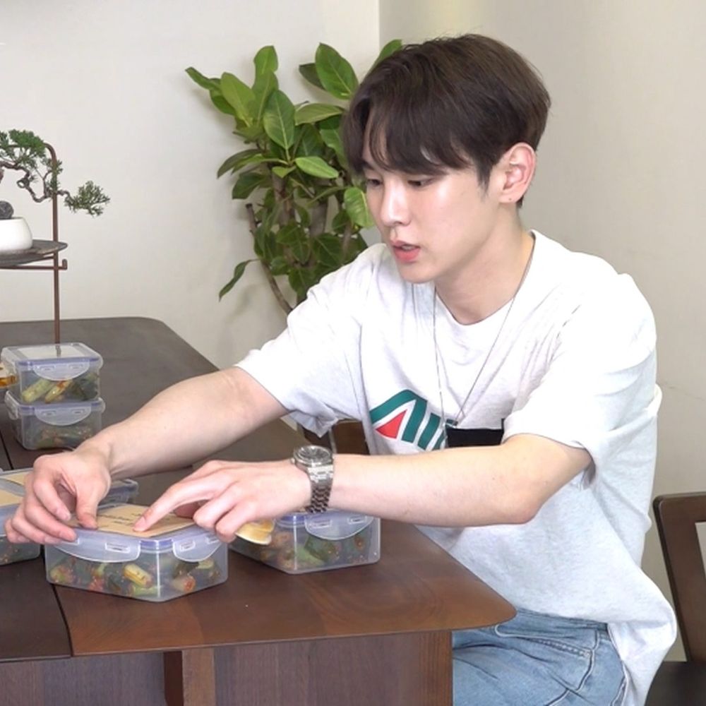 韓網熱議人帥又會做菜KPOP男偶像！珉奎、Jin「料性男」代表，利特來台開客家餐廳！-3