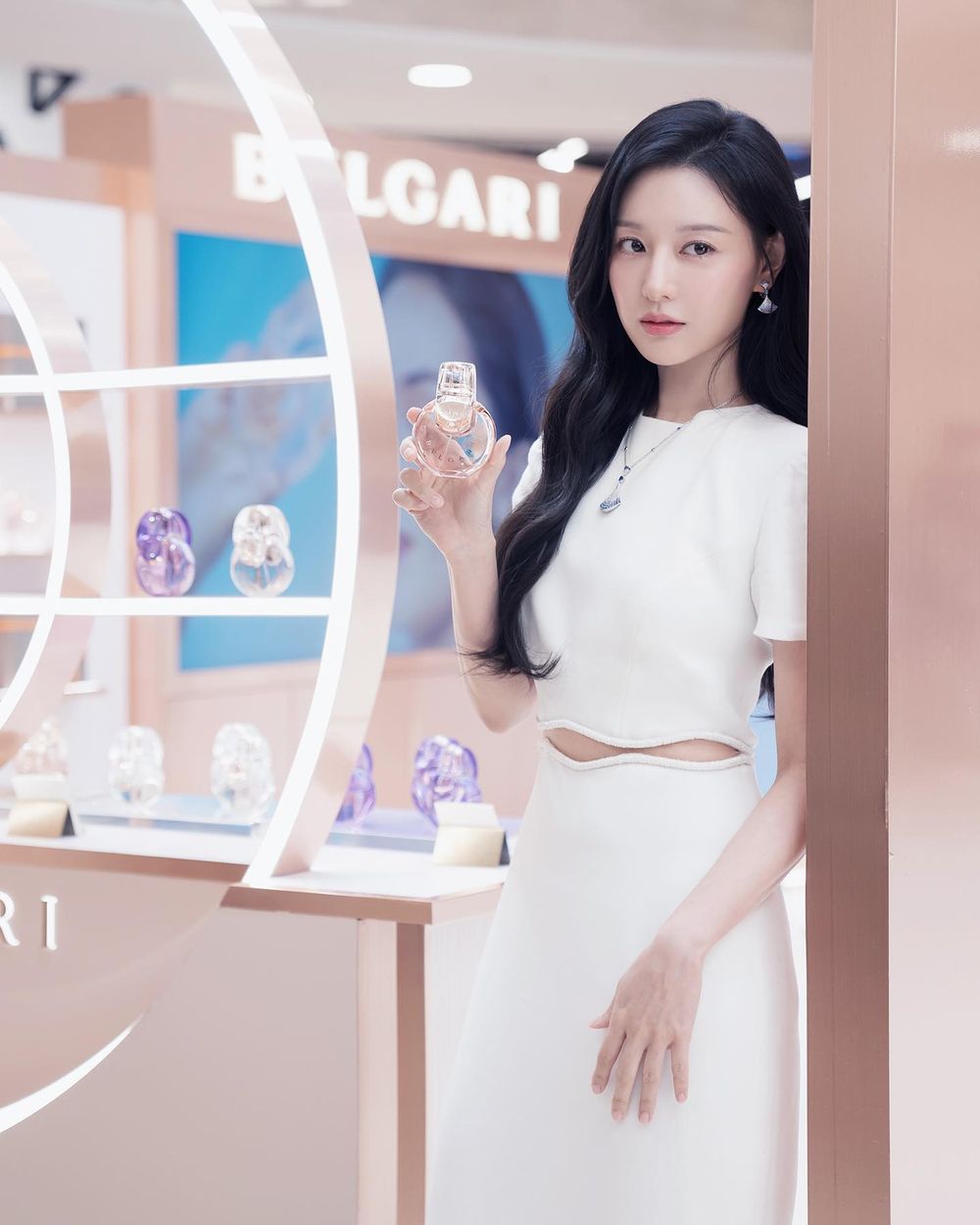 金智媛上任寶格麗香水品牌大使、絕美畫報曝光！《淚之女王》財閥千金香大推Bvlgari「木質花果香調」！-6