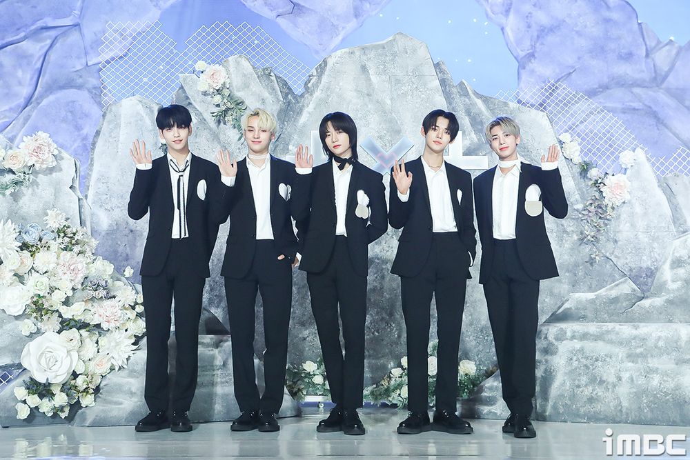 盤點8組帥到不行的韓國男團西裝舞台造型！ENHYPEN全員貴公子帥爆，Stray Kids迷倒百萬粉絲！-11