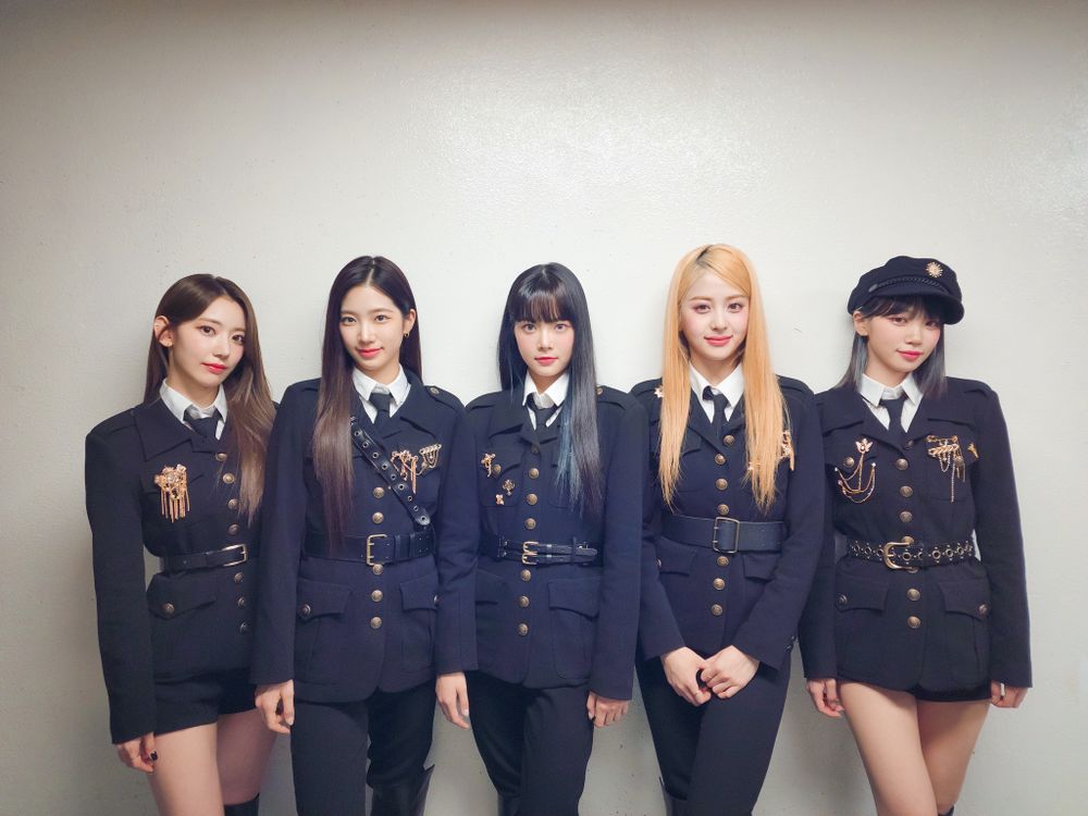 韓網熱議6組超帥的KPOP女團軍裝舞台造型！(G)I-DLE又帥又性感，LE SSERAFIM舞台魅力超殺！-2