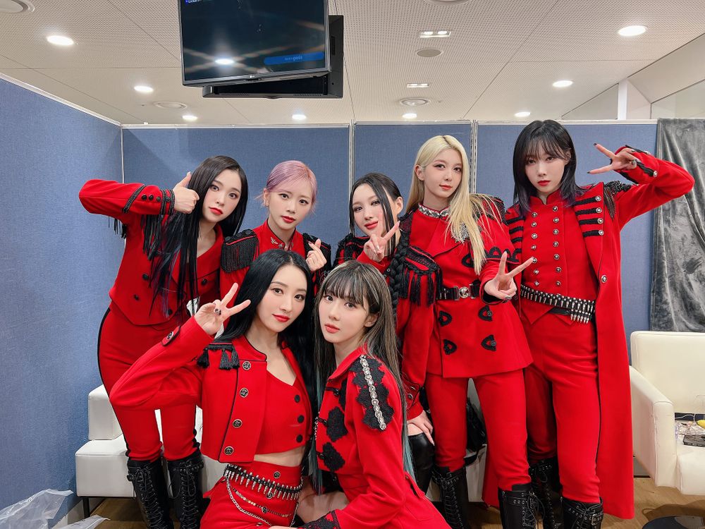 韓網熱議6組超帥的KPOP女團軍裝舞台造型！(G)I-DLE又帥又性感，LE SSERAFIM舞台魅力超殺！-7