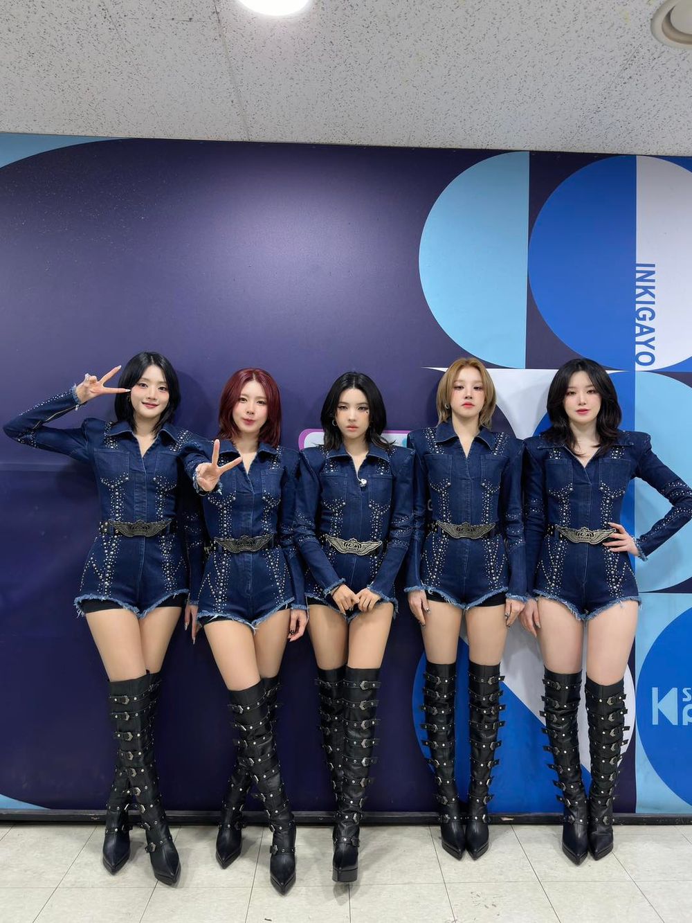 韓網熱議6組超帥的KPOP女團軍裝舞台造型！(G)I-DLE又帥又性感，LE SSERAFIM舞台魅力超殺！-12