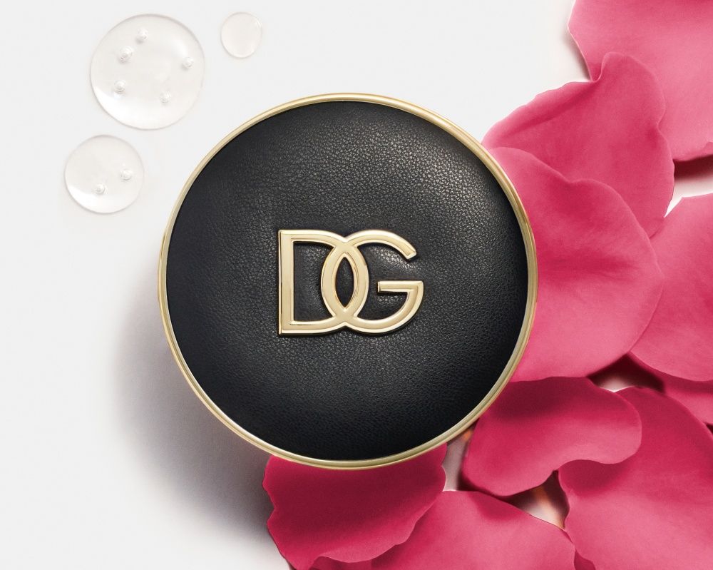 文佳煐的奶油絲緞肌！D&G Beauty「玫瑰水光氣墊粉餅」抵台，那精品皮革超奢華，把肌膚寵成無價珍寶！-2