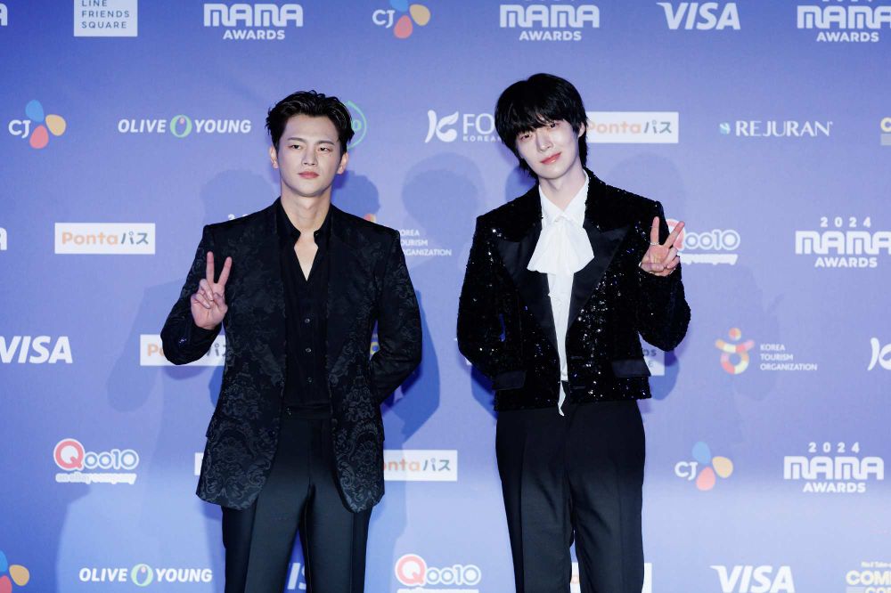 2024韓國MAMA紅毯男神降臨！邊佑錫帥成這樣不合理、TXT完美比例太養眼！-10