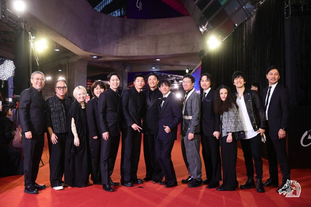 許光漢當兵後首次現身！金馬61紅毯和張震合照全網暴動、FENDI敬業穿好穿滿！-6