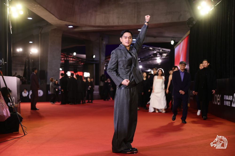 許光漢來了！2024金馬獎紅毯男神華麗陣容！曾敬驊、張震、陳柏霖...根本老公集散地！-17