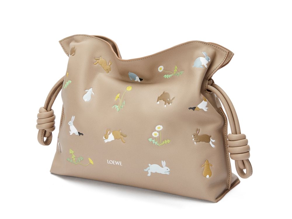 LOEWE聖誕限定好逼人！SUNA FUJITA合作款「倉鼠包、鯨魚、兔子圖案」一秒融化！-10