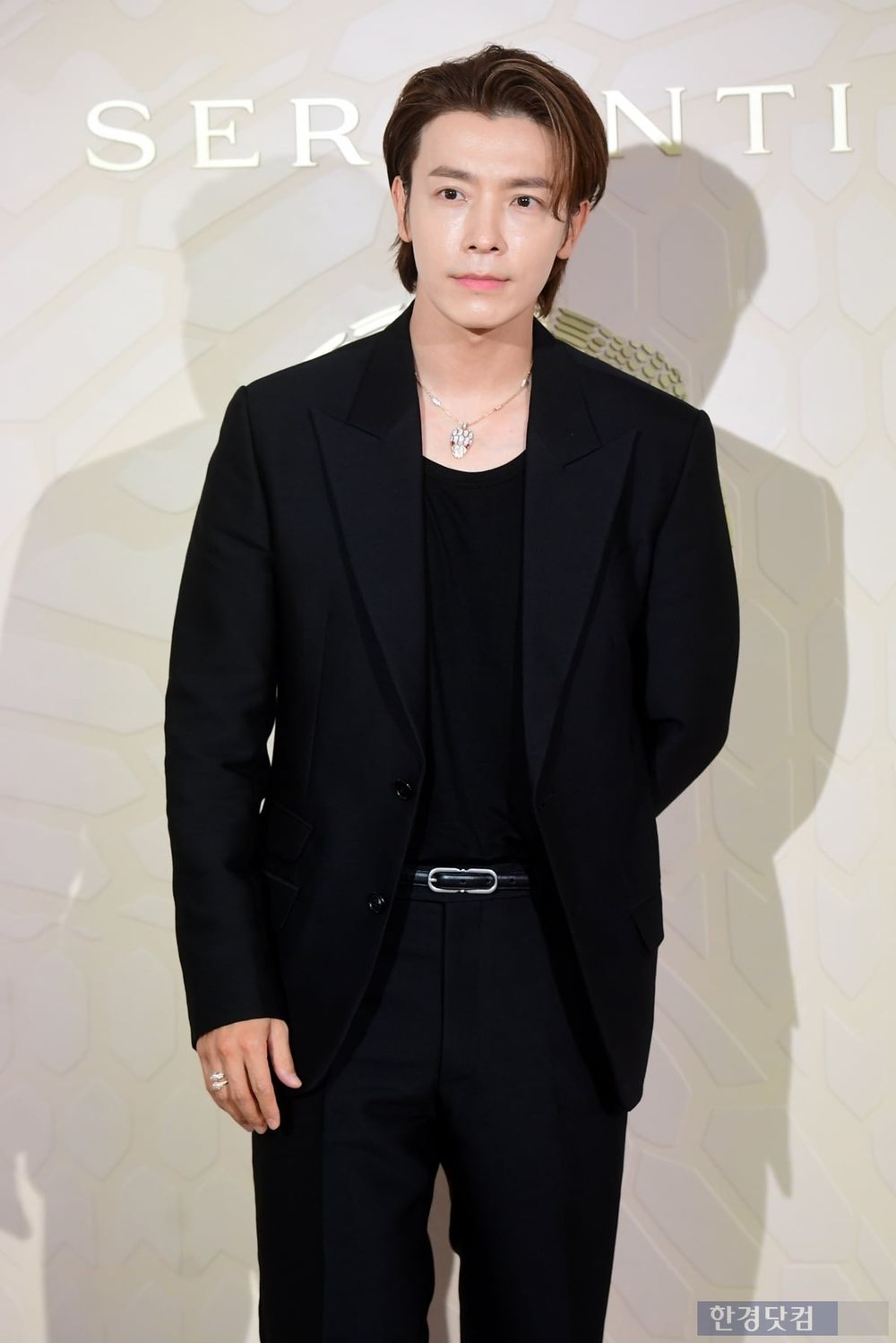 韓網熱議7位「恐龍相」KPOP男偶像！東海、元弼被點名，Anton被說是草食性恐龍！-4