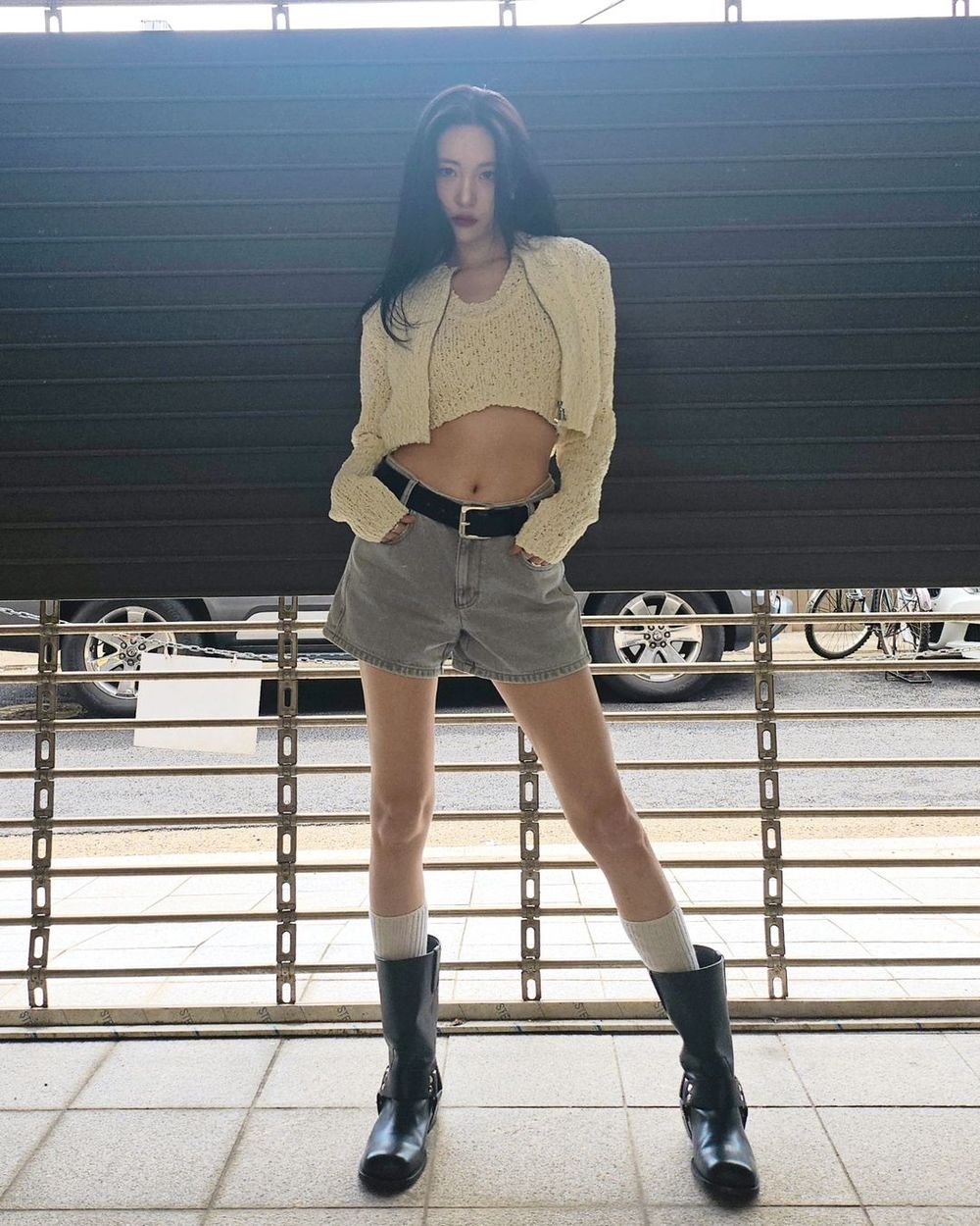 今年冬天長靴流行這樣穿？！12套長靴穿搭圖鑑一次看！Jennie、員瑛女團這幾招必學！-4
