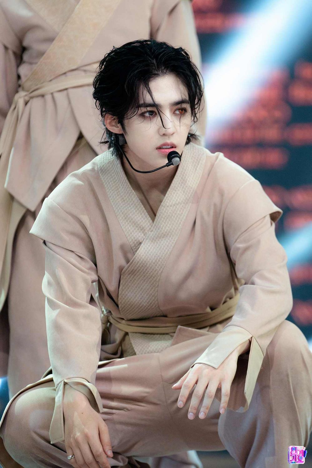 韓網評選7位「濃顏系」帥哥KPOP男偶像！始源、V獲封雕刻美男，S.COUPS混血顏帥度破表！-6