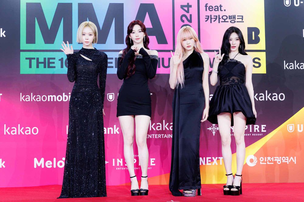 2024韓國MMA紅毯女神出爐！張員瑛、Karina性感全黑PK，舒華禮服上身胸前一片雪白、透露「新金主爸爸」？-14