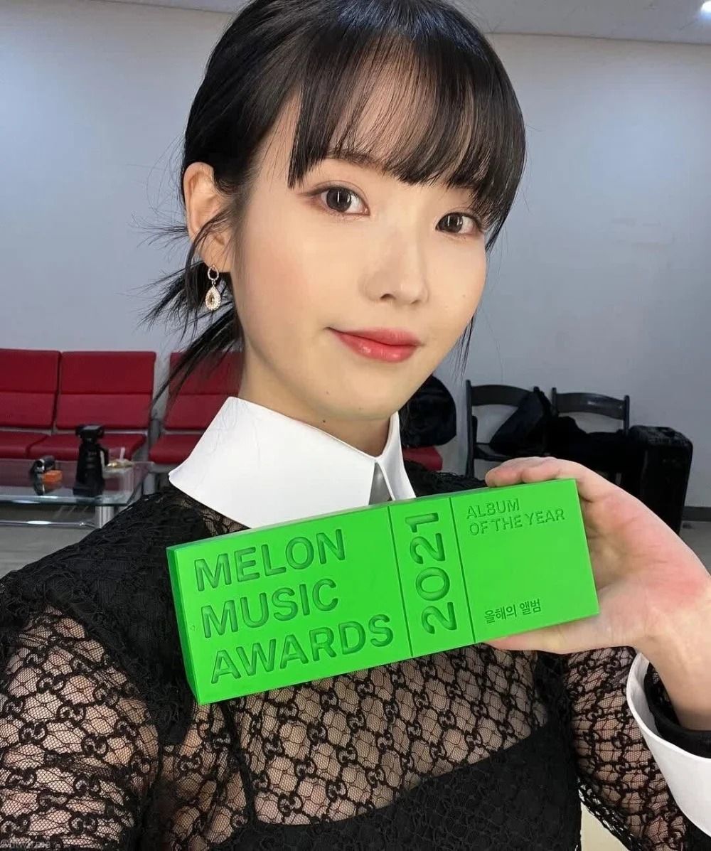 近五年奪MMA年度藝人的韓團歌手！BTS蟬聯實力驚人，IU唯一女歌手，aespa七冠王超越少女時代成史上最多！-4