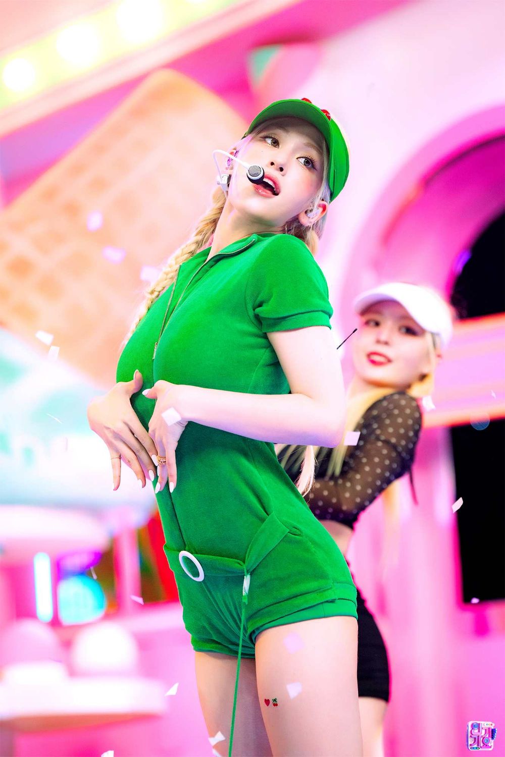 韓網票選最喜愛的KPOP混血女偶像TOP6！Somi獲封人間芭比，Danielle成CELINE全球品牌大使！-8