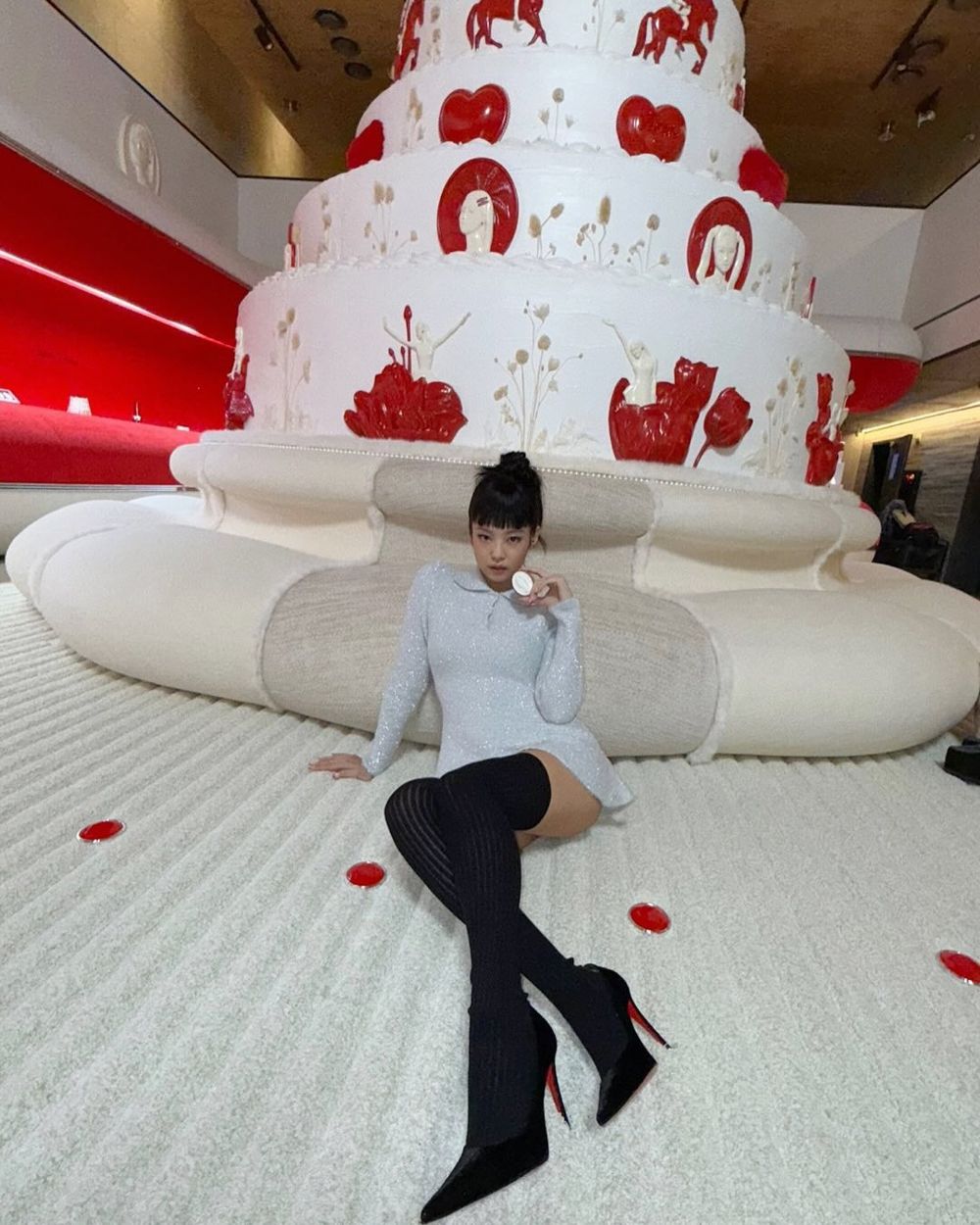 時髦精必學黑絲襪穿搭！韓國女團御用法則大公開「黑絲襪+白襪」一秒穿出芭比腿！-8