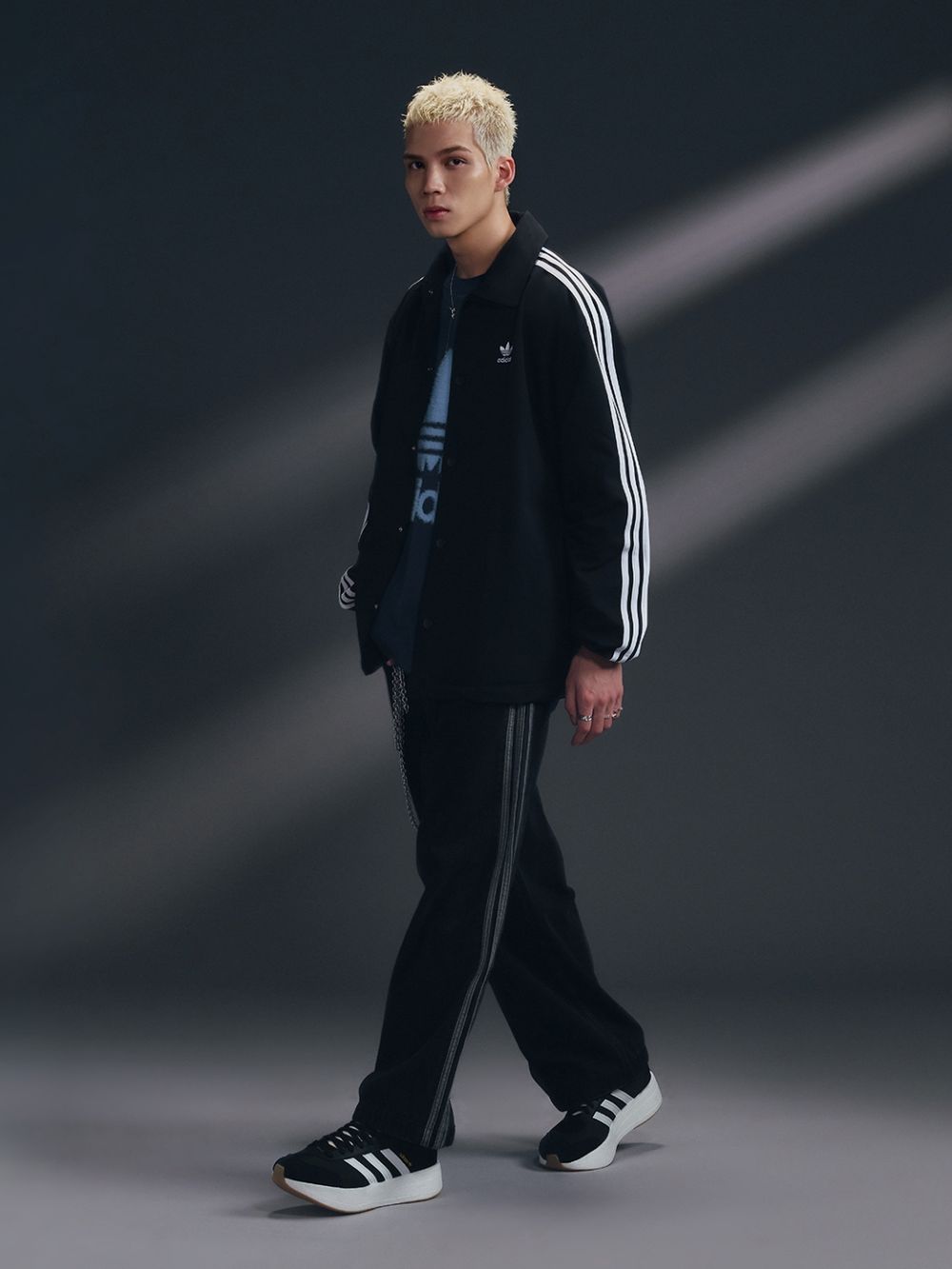 samba勁敵要來了！？adidas新款復古鞋「Q彈厚底球鞋」一穿上腿變超細！-6