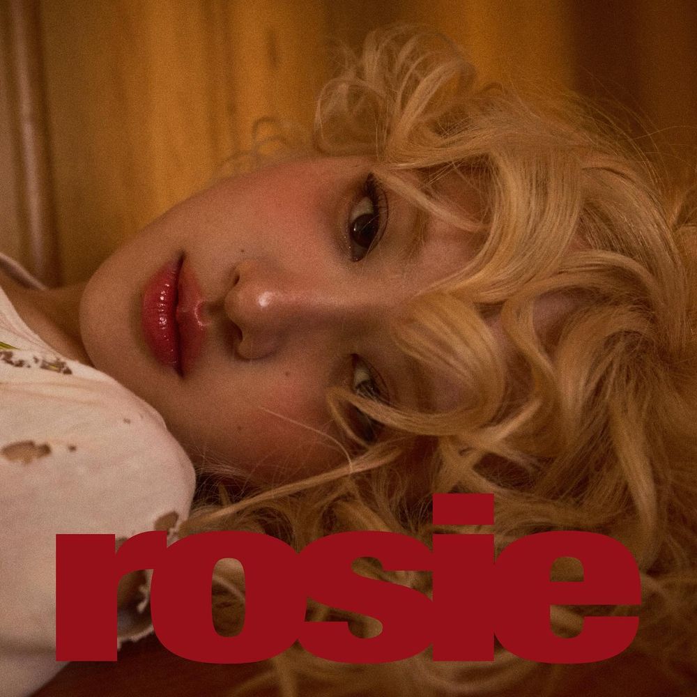 Rosé首張正規專輯《rosie》正式發行！親自參與全專歌曲創作，主打歌MV與《花邊教主》男星上演吻戲！-4