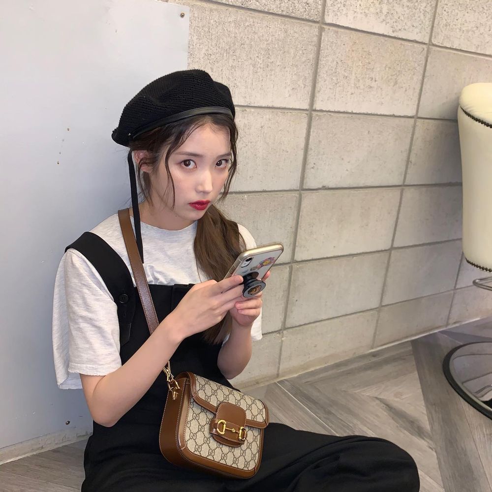 年末最受歡迎名牌包排行榜Top5！LOEWE年年漲價、Miu Miu這顆賣到一度缺貨！-6