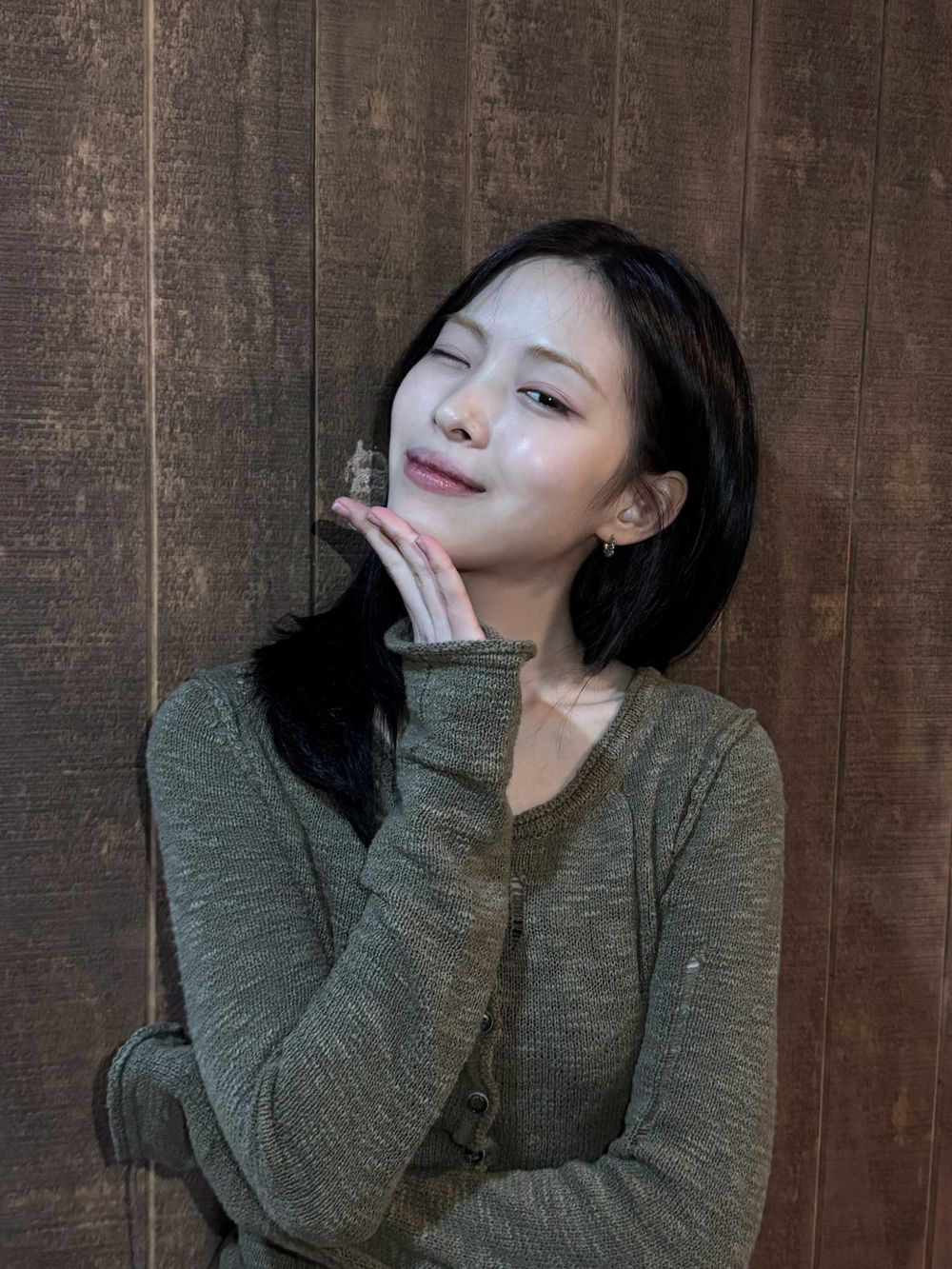 韓網熱議9位「蛇年」出生的KPOP人氣偶像！I.N、杋圭都是01年同齡人！-8