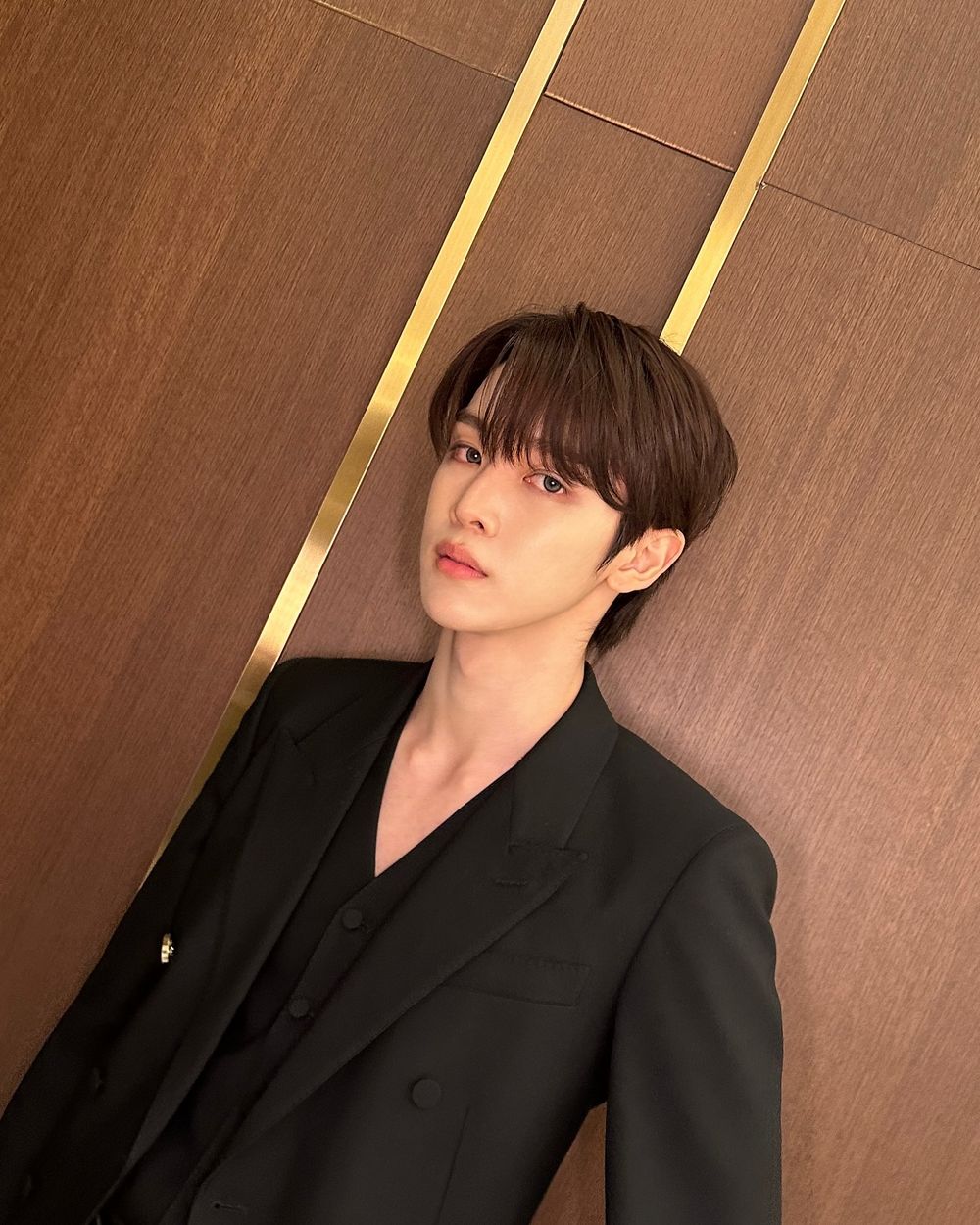 韓網熱議9位「蛇年」出生的KPOP人氣偶像！I.N、杋圭都是01年同齡人！-14