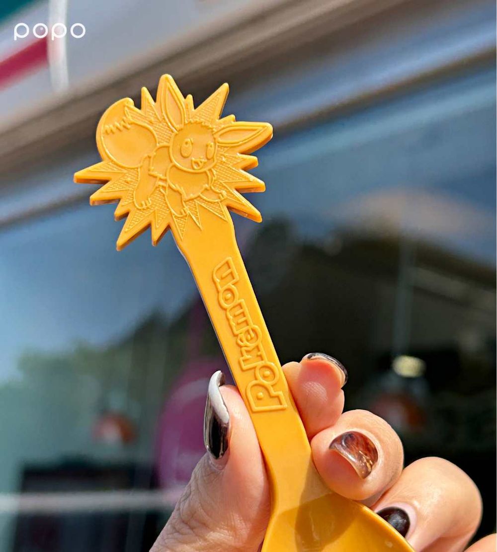 7-11跟寶可夢聯名了！Q翻伊布「玫瑰鹽焦糖霜淇淋」第二件半價、買兩隻再送超可愛伊布小湯匙！-8