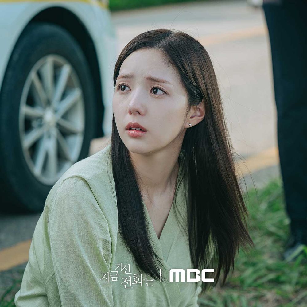 Netflix《現在撥打的電話》女主蔡秀彬「柔弱嬌妻風」太美、劇裡穿的真的都是豪門標配！-6
