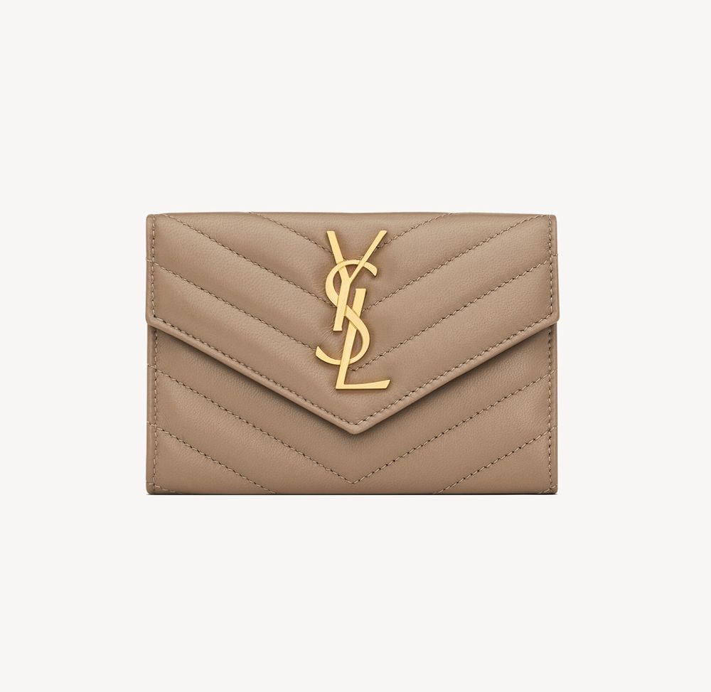 2025年度代表色摩卡慕斯棕皮夾5選！FENDI、YSL一萬多收，這品牌短夾賣到缺貨！-3