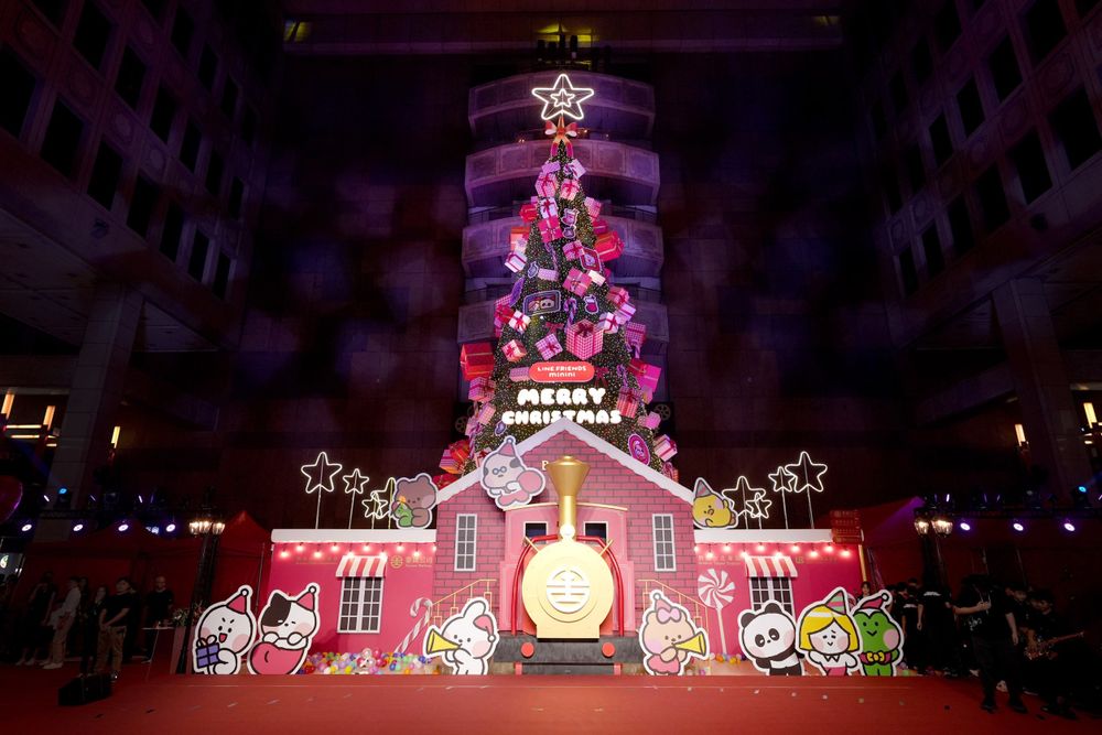 2024全台必拍6大超可愛IP造型聖誕樹！Care Bears彩色熊熊、泡泡瑪特、三眼怪聖誕樹全都好欠拍！-3