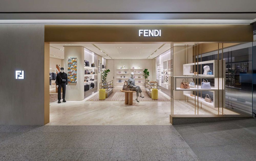 IVE安俞真本人比例太不科學！現身FENDI首爾精品店、173公分長腿穿平底也腿超細！-9