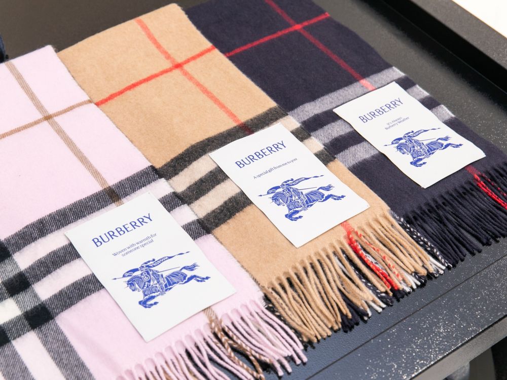 Burberry聖誕餐車來了！聯手精品甜點「承繼」焦糖起司蛋糕、肉桂阿曼超療癒！-1
