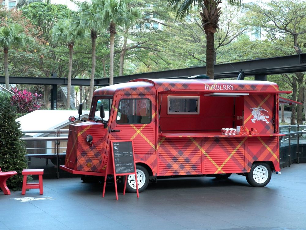 Burberry聖誕餐車來了！聯手精品甜點「承繼」焦糖起司蛋糕、肉桂阿曼超療癒！-3