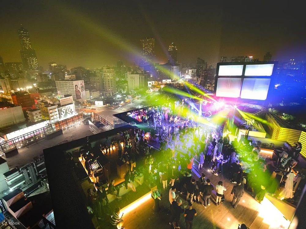 2025跨年必去4大派對推薦！泳池畔賞台北101煙火、隨著LIVE BAND音樂搖擺跨年⋯手刀衝起來！-3