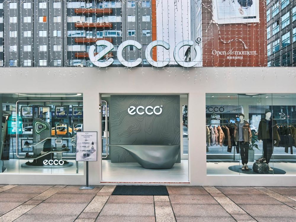 終於等到！ ECCO聯手日本高端品牌White Mountaineering極簡工裝風、內行狂搶！-5