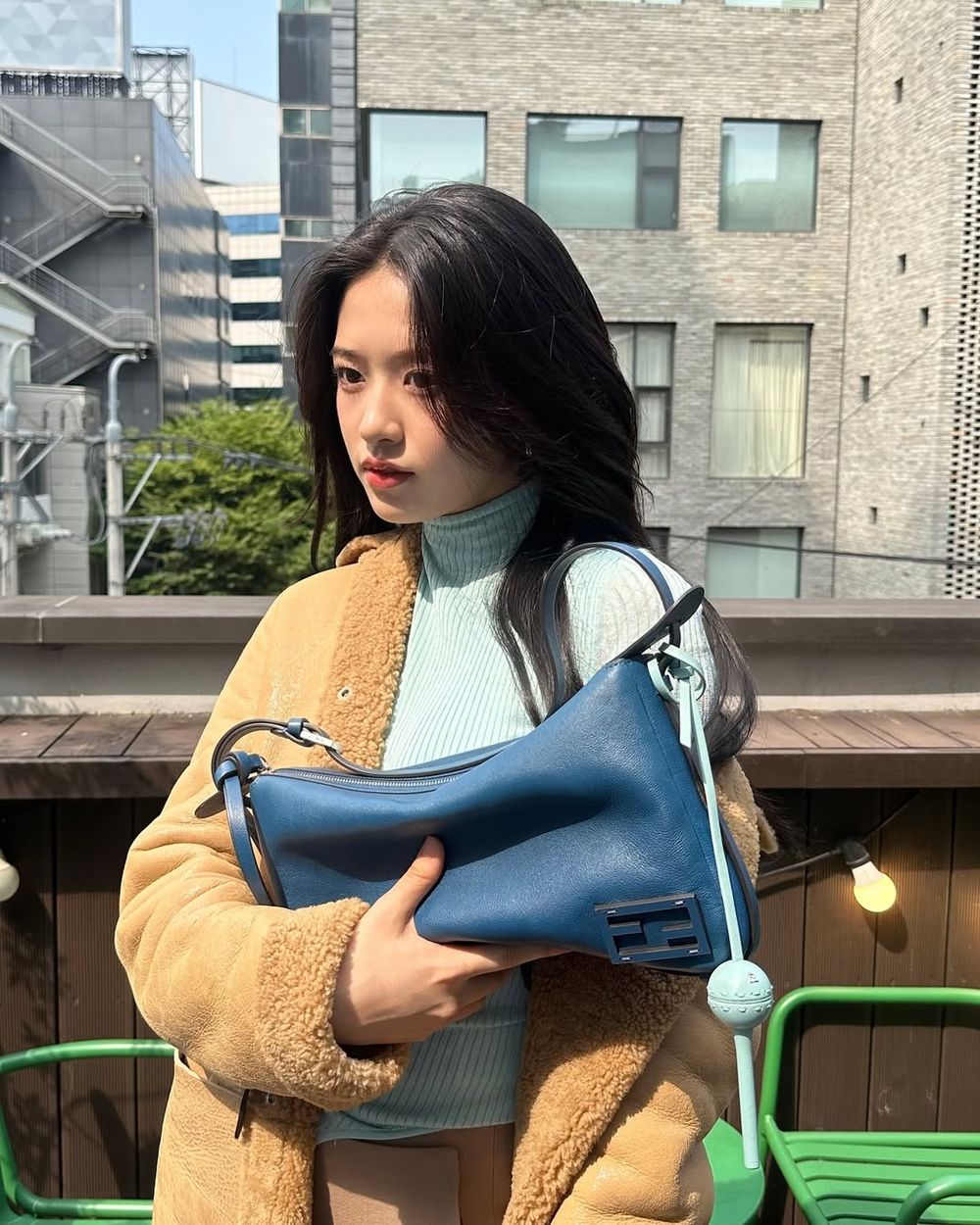 2025新年聖誕禮物有著落了！FENDI老花松鼠可愛到瘋掉、還有糖果、披薩包包掛飾！-2