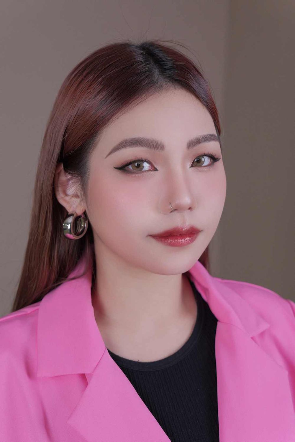 2025眉毛趨勢！Benefit「三叉液態眉筆」輕鬆畫女團同款原生無框眉、羽毛眉，再也不怕變成海苔眉毛！-4