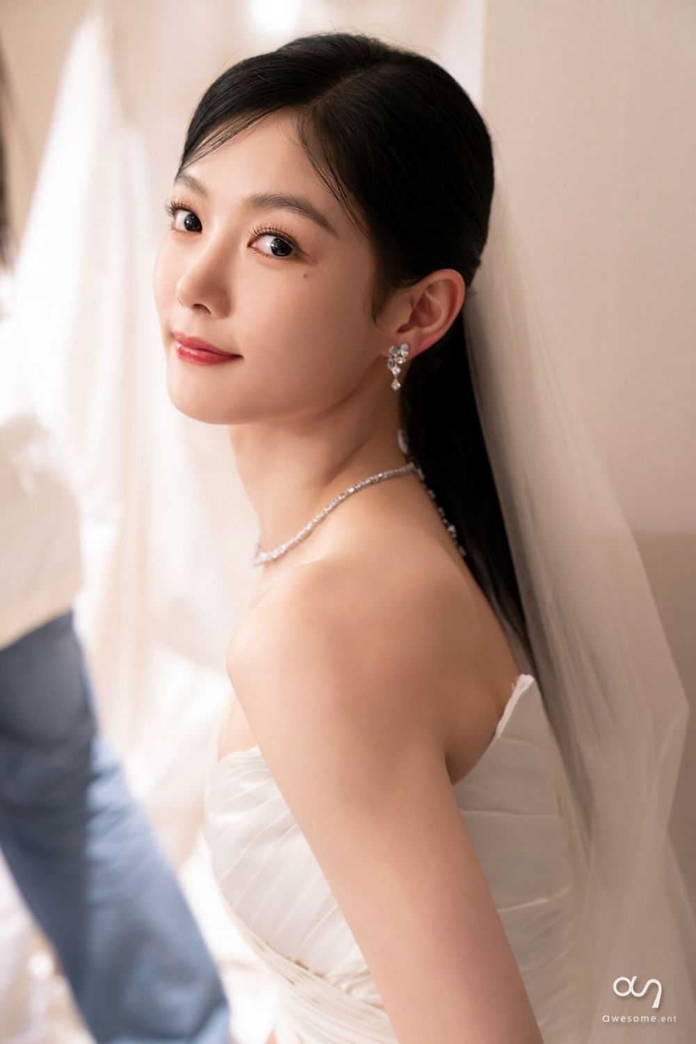 2024年度七大韓劇婚紗造型回顧！《現在撥打的電話》、《淚之女王》全網跪求原地登記！-6