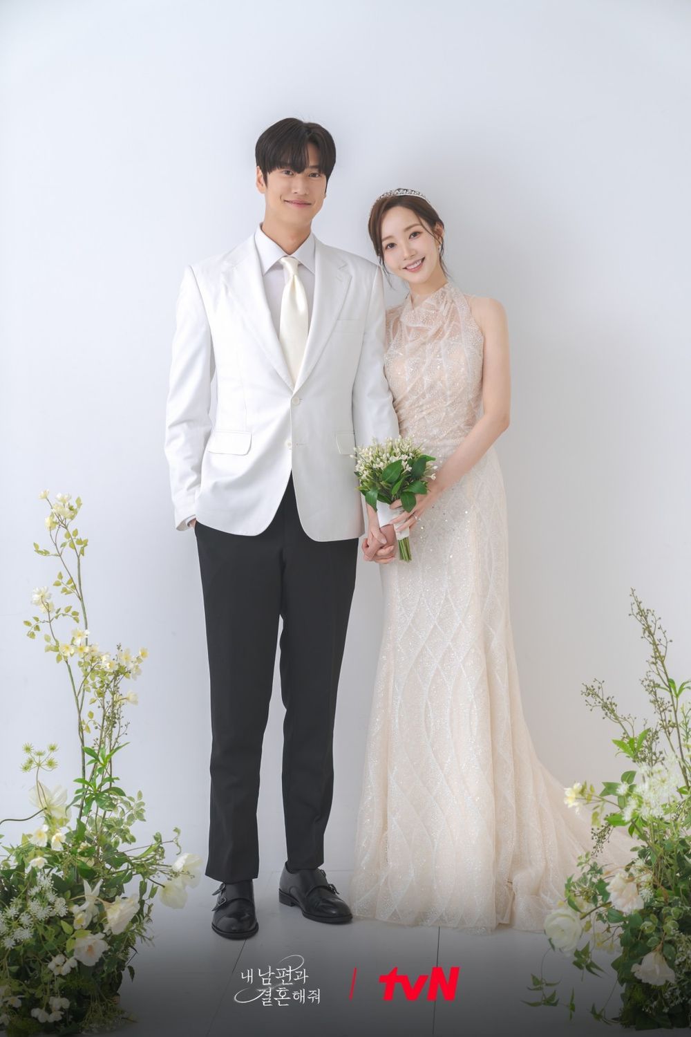 2024年度七大韓劇婚紗造型回顧！《現在撥打的電話》、《淚之女王》全網跪求原地登記！-13