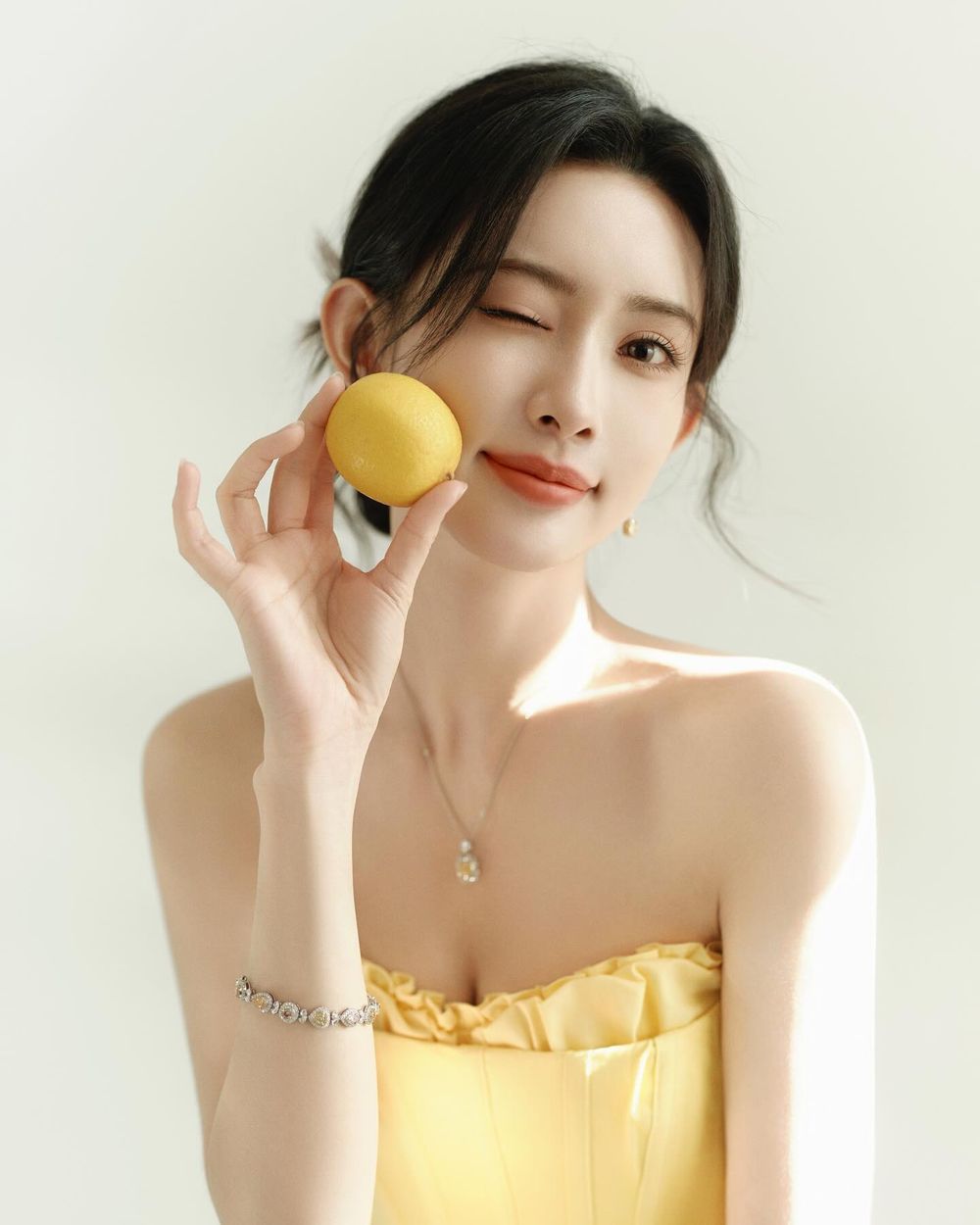 《九重紫》孟子義被封北影最美校花、素顏比化妝美，陸娛最新保養教科書！-11