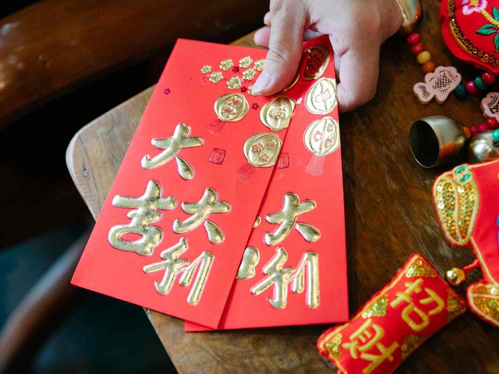 2025新年開運6大方法推薦！戴金色尾戒招財、除夕晚上「做這件事」讓你好運旺旺一整年！-7