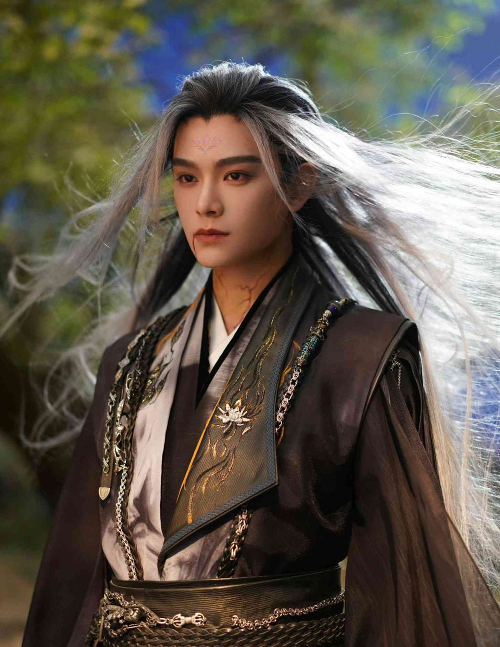 近期被讚爆的白髮古裝男神！《九重紫》李昀銳白髮將軍帥瘋，《永夜星河》丁禹兮邪魅拉滿，檀健次「相柳」封神！-2