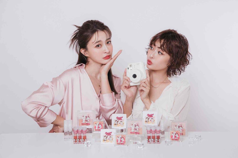 FreshO2攜手薛妞妞、小貓三方聯名「閨蜜彩妝」！必收六色眼影、珍珠腮紅打亮盤，年末與好姐妹一起變美！-2
