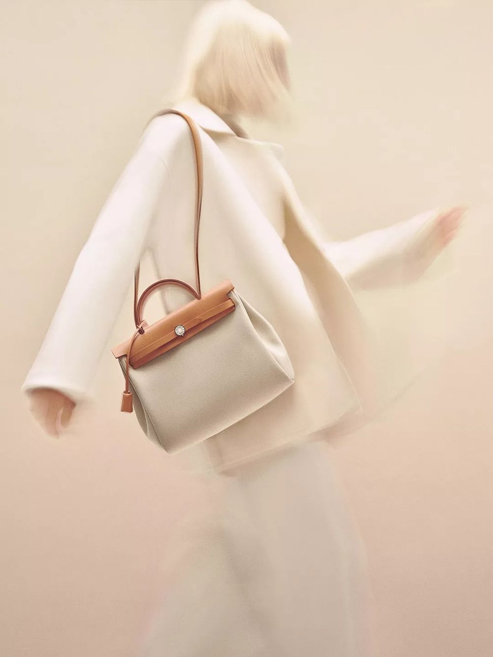終於等到！愛馬仕Herbag Mini新尺寸上架、價格超可以！趙露思私服也愛揹！-6