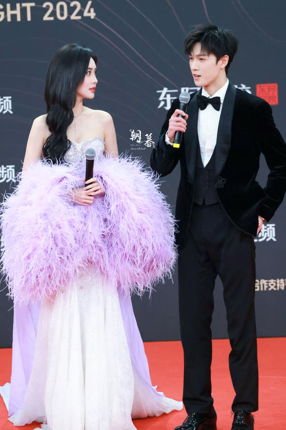 2024星光大賞兩大人氣CP合體！丁禹兮衝上台接虞書欣全場嗨，孟子義李昀銳甜蜜熱聊整晚，網友喊：是不是忘記官宣了！-4