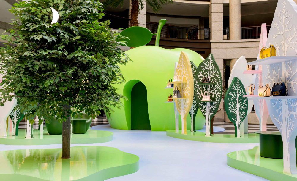 2025新年必訪夢幻快閃店！DELVAUX超現實特展「巨大青蘋果」空降信義區這裡！-15