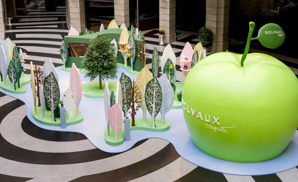2025新年必訪夢幻快閃店！DELVAUX超現實特展「巨大青蘋果」空降信義區這裡！-16