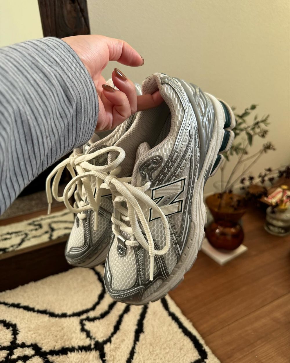 New Balance年度5大熱賣球鞋！IU同款、韓妞最愛這雙，第一名大黑馬超驚喜！-2