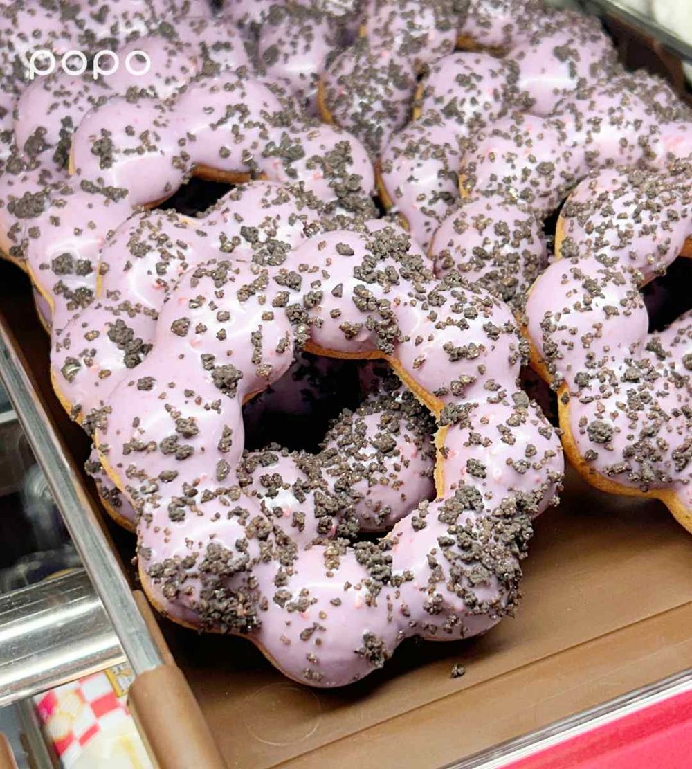 Mister Donut草莓季甜點開賣！「草莓脆脆波堤、雙色莓果波堤」酸甜療癒、新年限定「蘋安巧貝」也必吃！-12